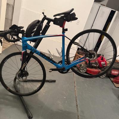 Sale Photo Thumbnail #9: Up for auction is a Specialized Roubaix SL4 carbon fiber endurance road bike, perfect for both casual riders and serious cyclists. This lightweight performance bike is known for its smooth ride, endurance geometry, and vibration-dampening Zertz inserts. T
