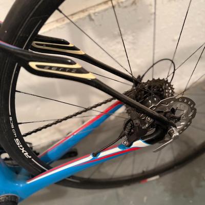 Sale Photo Thumbnail #15: Up for auction is a Specialized Roubaix SL4 carbon fiber endurance road bike, perfect for both casual riders and serious cyclists. This lightweight performance bike is known for its smooth ride, endurance geometry, and vibration-dampening Zertz inserts. T