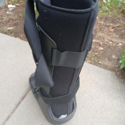 Medical Mobility Lot – Quad Cane & Air Walking Boot