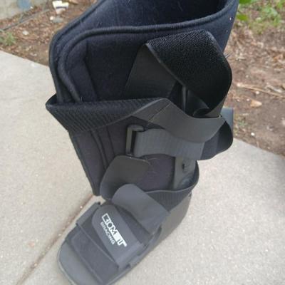 Medical Mobility Lot – Quad Cane & Air Walking Boot