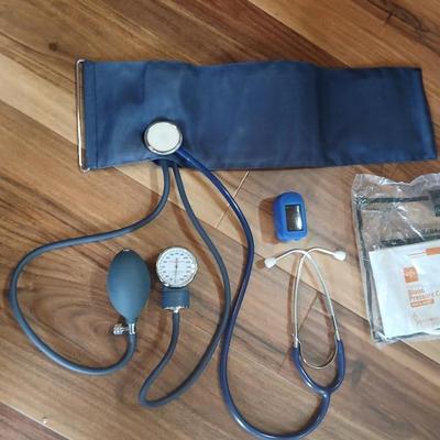 Vital Signs Monitoring Kit – Manual Blood Pressure Cuff, Stethoscope & Pulse Oximeter