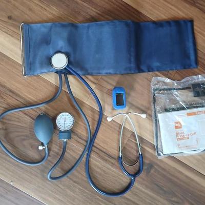 Vital Signs Monitoring Kit – Manual Blood Pressure Cuff, Stethoscope & Pulse Oximeter
