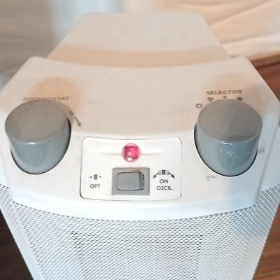 Lot of Two Holmes Space Heaters – Tower oil & Ceramic Models
