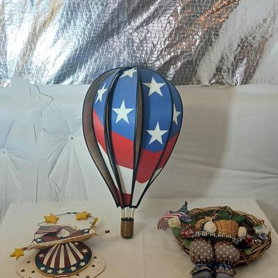 Patriotic Americana Décor Lot – Whirl gig Hot Air Balloon, Wreath, Signs