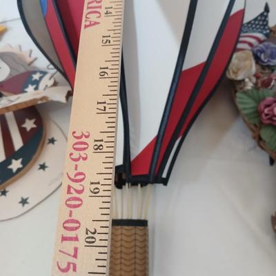 Patriotic Americana Décor Lot – Whirl gig Hot Air Balloon, Wreath, Signs