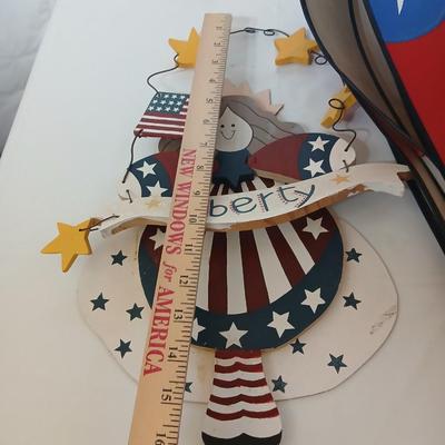 Patriotic Americana Décor Lot – Whirl gig Hot Air Balloon, Wreath, Signs
