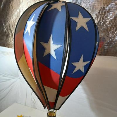 Patriotic Americana Décor Lot – Whirl gig Hot Air Balloon, Wreath, Signs