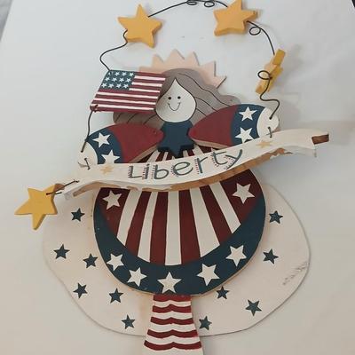 Patriotic Americana Décor Lot – Whirl gig Hot Air Balloon, Wreath, Signs
