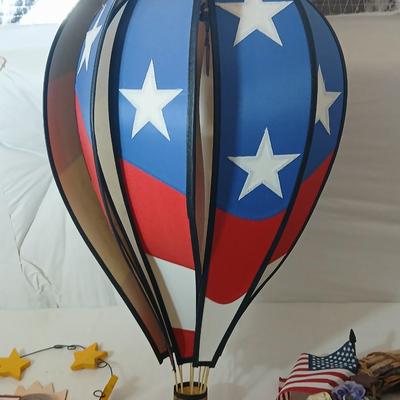 Patriotic Americana Décor Lot – Whirl gig Hot Air Balloon, Wreath, Signs