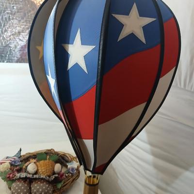 Patriotic Americana Décor Lot – Whirl gig Hot Air Balloon, Wreath, Signs