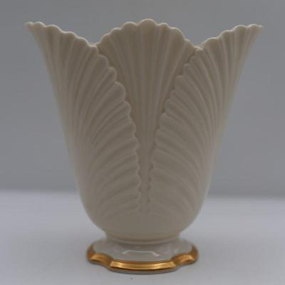 Lenox Gold Trim Tulip Vase