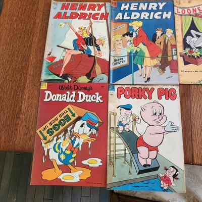 lot of 7 Comic Books Henry Aldrich Looney Tunes Tubby Donald Duck PorkPig Mortie
