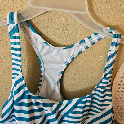 Beach Day Bundle – 4-Piece Lot - Swimsuit size 14