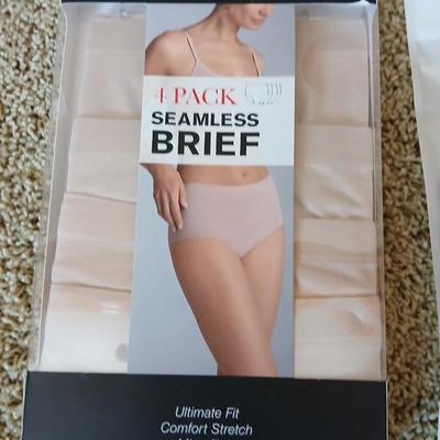 Ellen Tracy Seamless Briefs – Size Medium – Lot of 2 Packs (7 Total) BRAND NEW