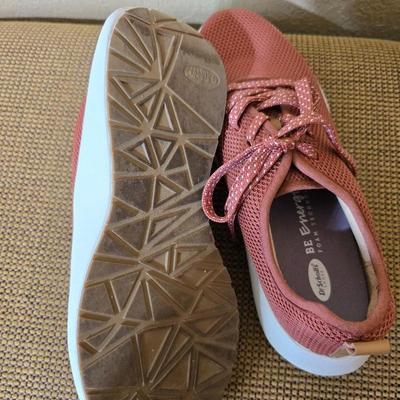 2 Women’s Comfort Sneakers – Dr. Scholl’s & Skechers