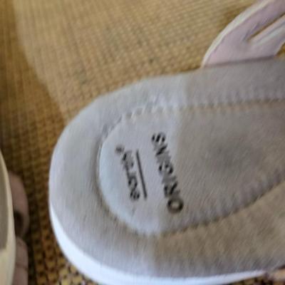 2 Women’s Comfort Sandals – Clarks Collection & Earth Origins