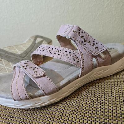 2 Women’s Comfort Sandals – Clarks Collection & Earth Origins