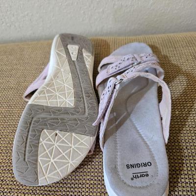 2 Women’s Comfort Sandals – Clarks Collection & Earth Origins