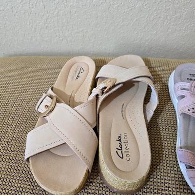 2 Women’s Comfort Sandals – Clarks Collection & Earth Origins