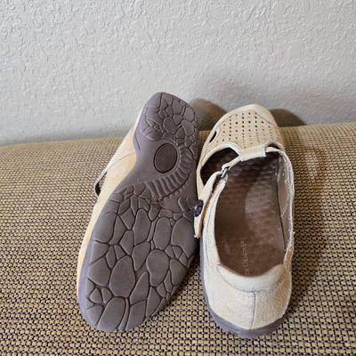 Women’s Comfort Mary Jane Shoes – Clarks & Earth Origins