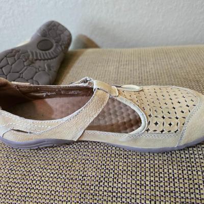 Women’s Comfort Mary Jane Shoes – Clarks & Earth Origins
