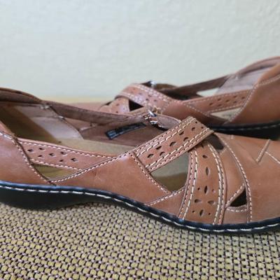 Women’s Comfort Mary Jane Shoes – Clarks & Earth Origins