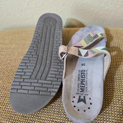 2 Pairs of Women's Sandals – Mephisto & Katy Perry Styles