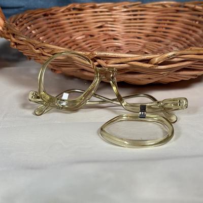 LOT 381: Sunglass, Reading Glasses & More