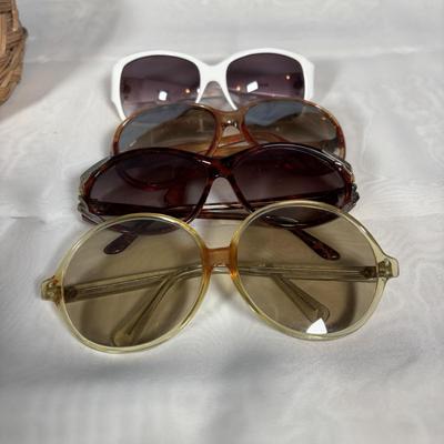 LOT 381: Sunglass, Reading Glasses & More