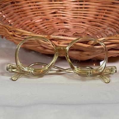 LOT 381: Sunglass, Reading Glasses & More
