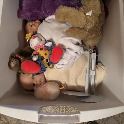 LOT 385: Filled Storage Drawer: Fabric, Sewing & Crafting along with Baskets