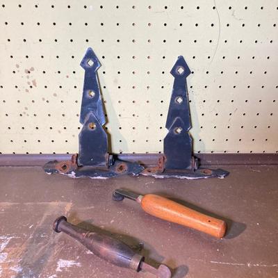 LOT 391: Vintage Tools, Reed's Pecan Nut Cracker and Star-Rite Electric Massager