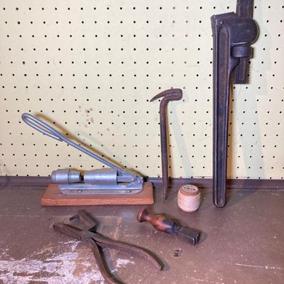 LOT 391: Vintage Tools, Reed's Pecan Nut Cracker and Star-Rite Electric Massager