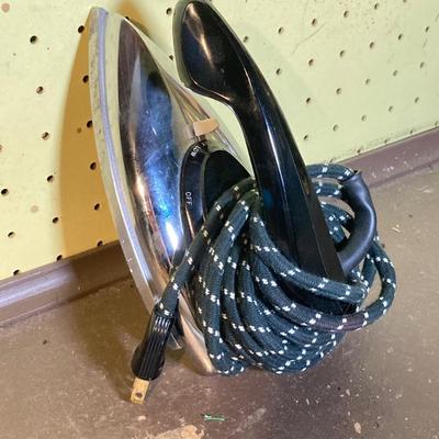 LOT 393: Vintage Kitchen Tools, Gadgets and More