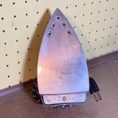 LOT 393: Vintage Kitchen Tools, Gadgets and More