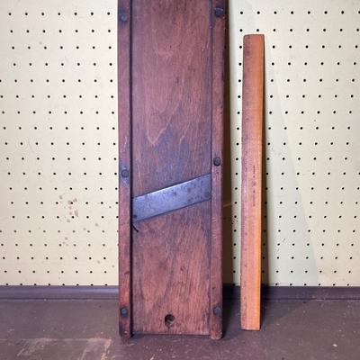 LOT 393: Vintage Kitchen Tools, Gadgets and More