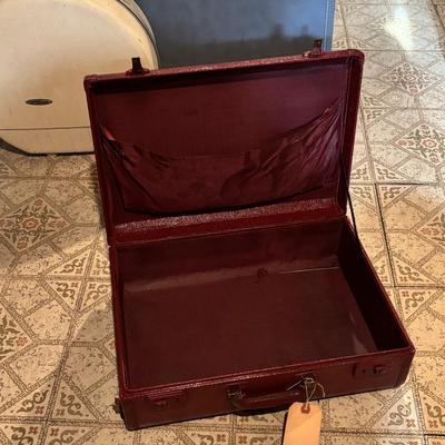 LOT 394: Vintage Luggage Collection