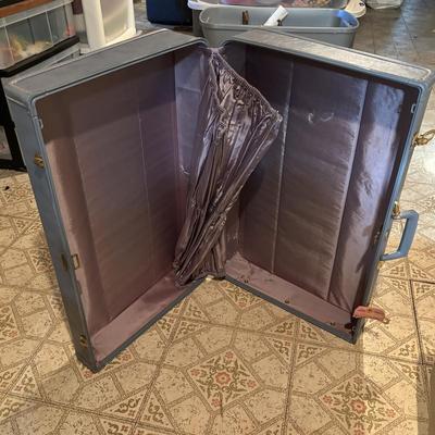 LOT 394: Vintage Luggage Collection