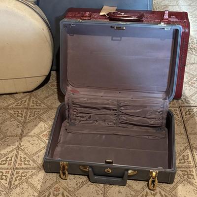 LOT 394: Vintage Luggage Collection
