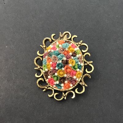 Vintage oval antiqued gold tone 3d textured petals pin brooch