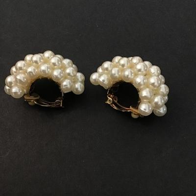 Vintage faux pearl clip on earrings