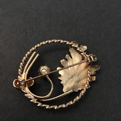 Vintage Gold tone leaf faux pearl brooch