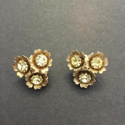 Vintage flower rhinestone clip on earrings
