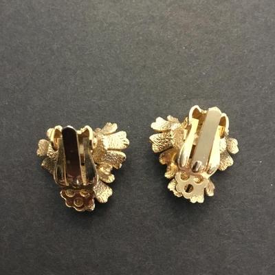 Vintage flower rhinestone clip on earrings