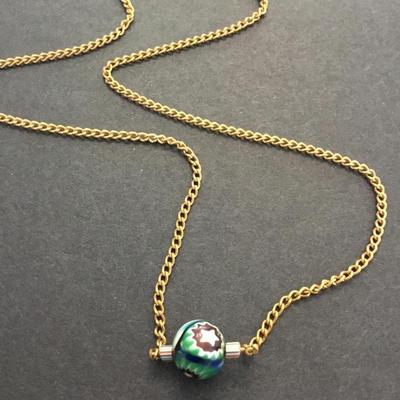 Vintage, dainty gold toned super cool bead necklace