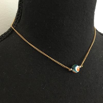 Vintage, dainty gold toned super cool bead necklace