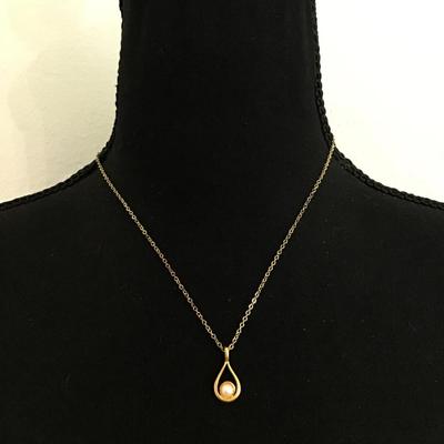 Vintage Gold tone faux pearl necklace