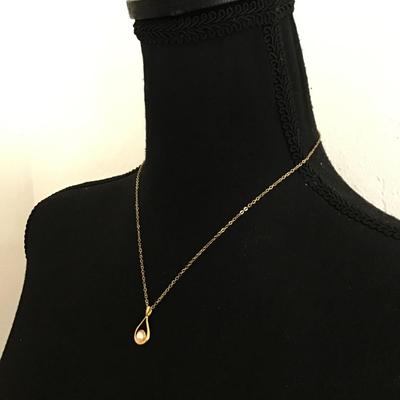 Vintage Gold tone faux pearl necklace