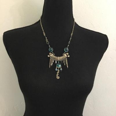 Beautiful silver tone necklace