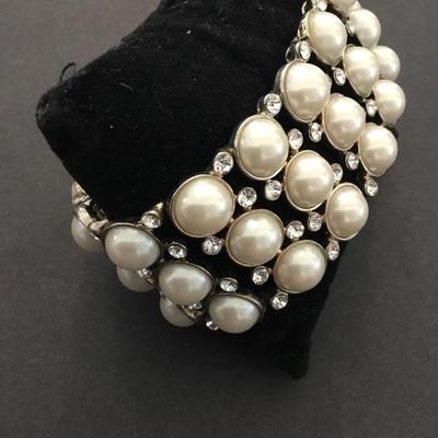 Vintage faux pearl stretch bracelet